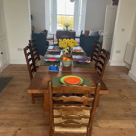 The Moorings - Just A Few Metres From The Sea! Padstow