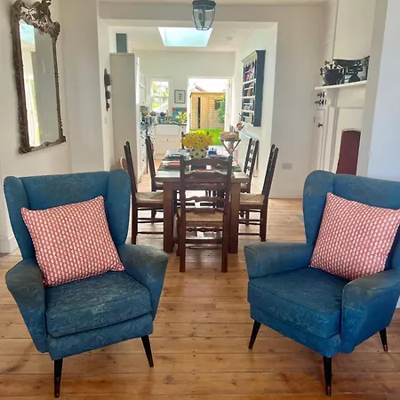 The Moorings - Just A Few Metres From The Sea! Holiday home