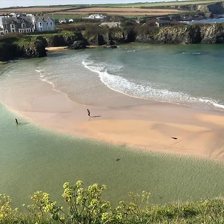 The Moorings - Just A Few Metres From The Sea! Holiday home *