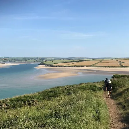 The Moorings - Just A Few Metres From The Sea! * Padstow